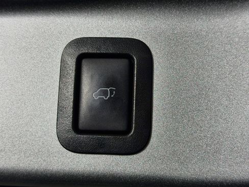 Used 2018 Toyota Highlander XLE FWD image 29