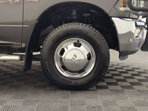 Used 2018 RAM 3500 SLT w/ Luxury Group image 9