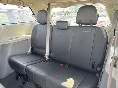 Used 2014 Toyota Sienna SE w/ SE Premium Package w/Entune FWD image 11