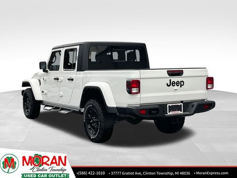 Used 2022 Jeep Gladiator Willys image 4