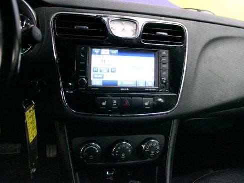 Used 2012 Chrysler 200 Limited FWD image 17