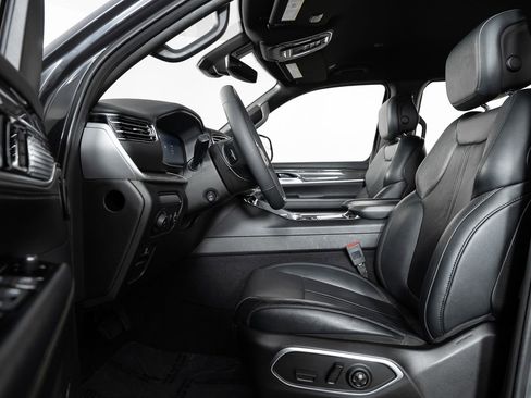 Used 2022 Jeep Wagoneer Series III image 13