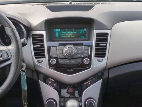 Used 2014 Chevrolet Cruze LS image 17