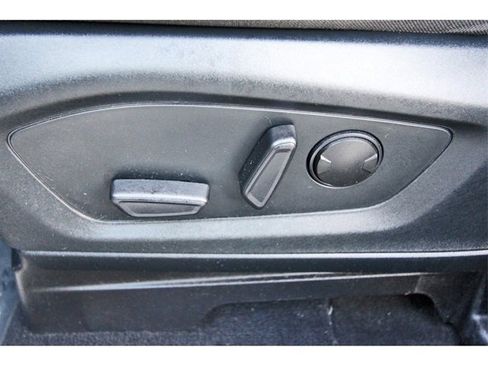 Used 2022 Ford Explorer XLT image 27