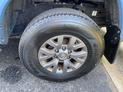 Used 2019 Toyota Tacoma SR5 RWD image 9