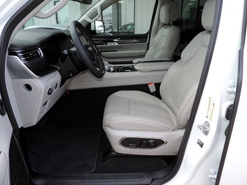 Used 2022 Jeep Wagoneer Series I w/ Premium Group I RWD image 15