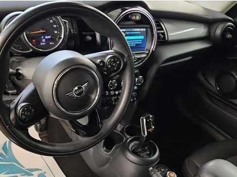 Used 2020 MINI Cooper 2-Door Hardtop FWD image 3