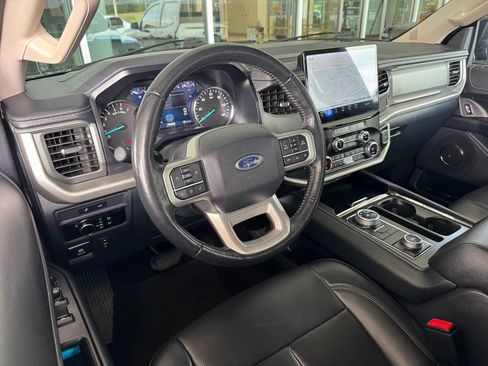 Used 2024 Ford Expedition XLT AWD/4WD image 3