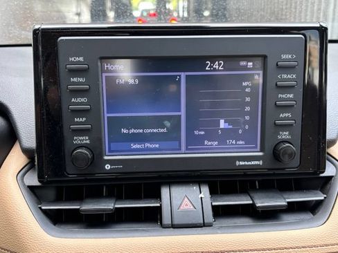 Used 2022 Toyota RAV4 XLE w/ Convenience Package FWD image 21