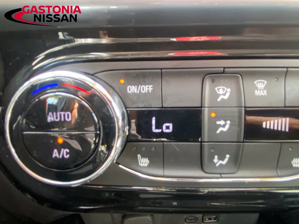 Used 2025 Chevrolet Trax LT w/ LT Convenience Package FWD image 32