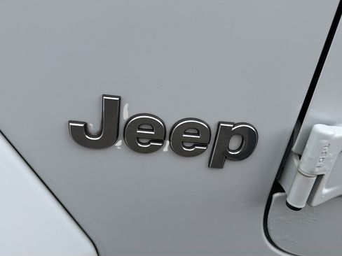 Used 2018 Jeep Wrangler Unlimited Sahara w/ Dual Top Group AWD/4WD image 35