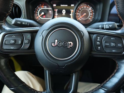 Used 2024 Jeep Gladiator Mojave AWD/4WD image 18