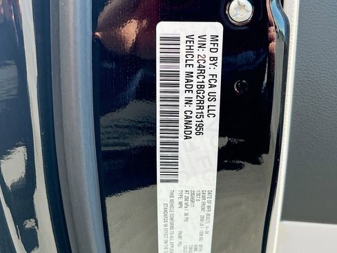 Used 2024 Chrysler Pacifica Touring-L FWD image 31