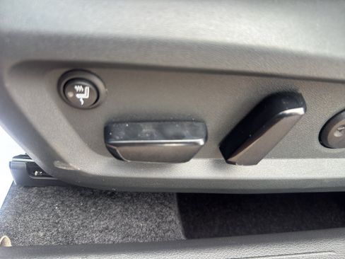 Used 2025 Nissan Rogue SV FWD image 26