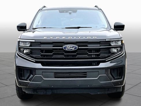 Used 2025 Ford Expedition Active image 3
