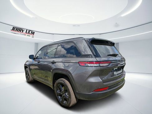 New 2025 Jeep Grand Cherokee Altitude image 5