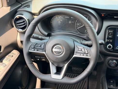 Used 2023 Nissan Kicks SR w/ SR Premium Package FWD image 19