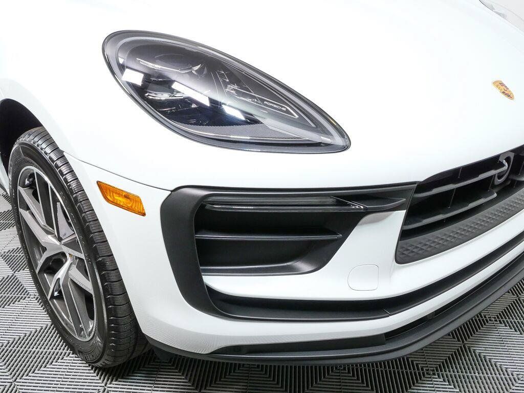 Certified 2026 Porsche Macan AWD/4WD image 38