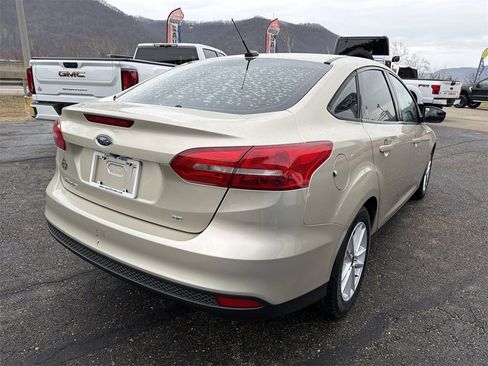 Used 2018 Ford Focus SE w/ Cold Weather Package image 4