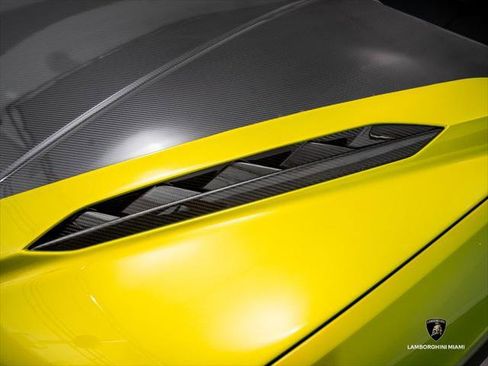 Used 2023 Lamborghini Urus Performante AWD/4WD image 7