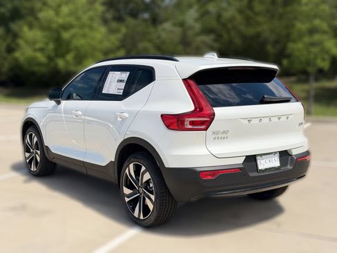 New 2026 Volvo XC40 B5 Plus w/ Climate Package AWD/4WD image 5