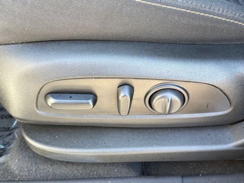 Used 2021 Chevrolet Equinox LT FWD image 25