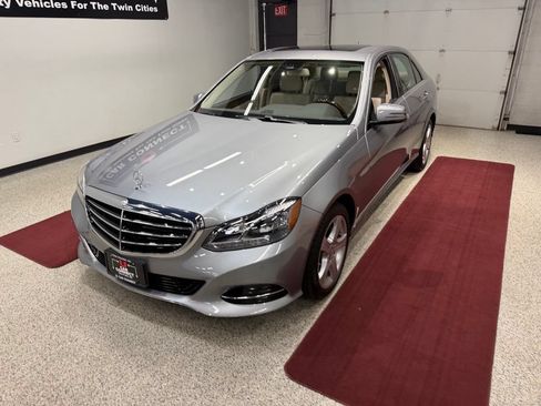 Used 2014 Mercedes-Benz E 350 4MATIC Sedan image 4