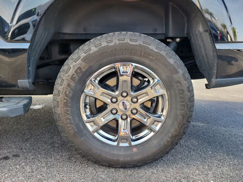 Used 2023 Ford F150 Lariat w/ Trailer Tow Package image 9