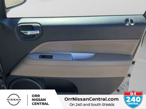 Used 2016 Jeep Compass Latitude image 10