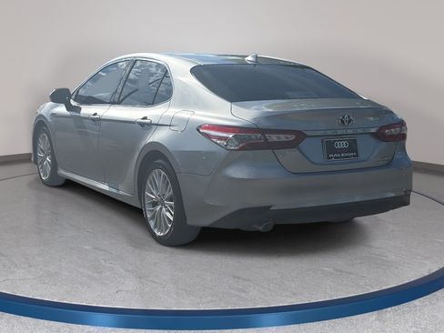 Used 2020 Toyota Camry XLE w/ Sunroof Package FWD image 6