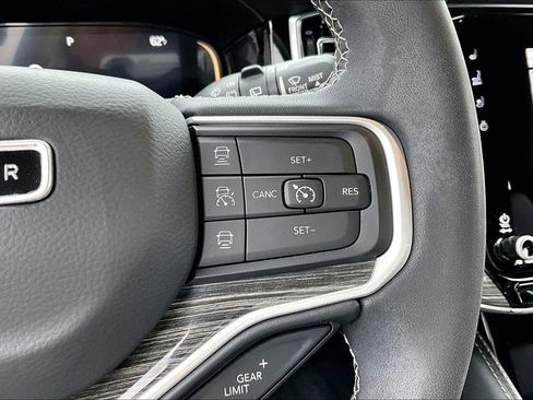 Used 2022 Jeep Wagoneer Series II w/ Premium Group I AWD/4WD image 19
