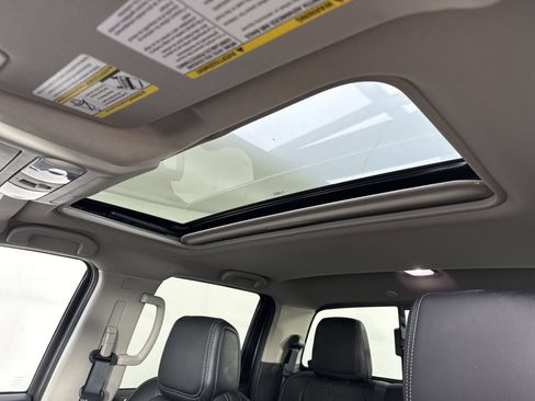 Used 2024 Nissan Frontier SL w/ Technology Package AWD/4WD image 19