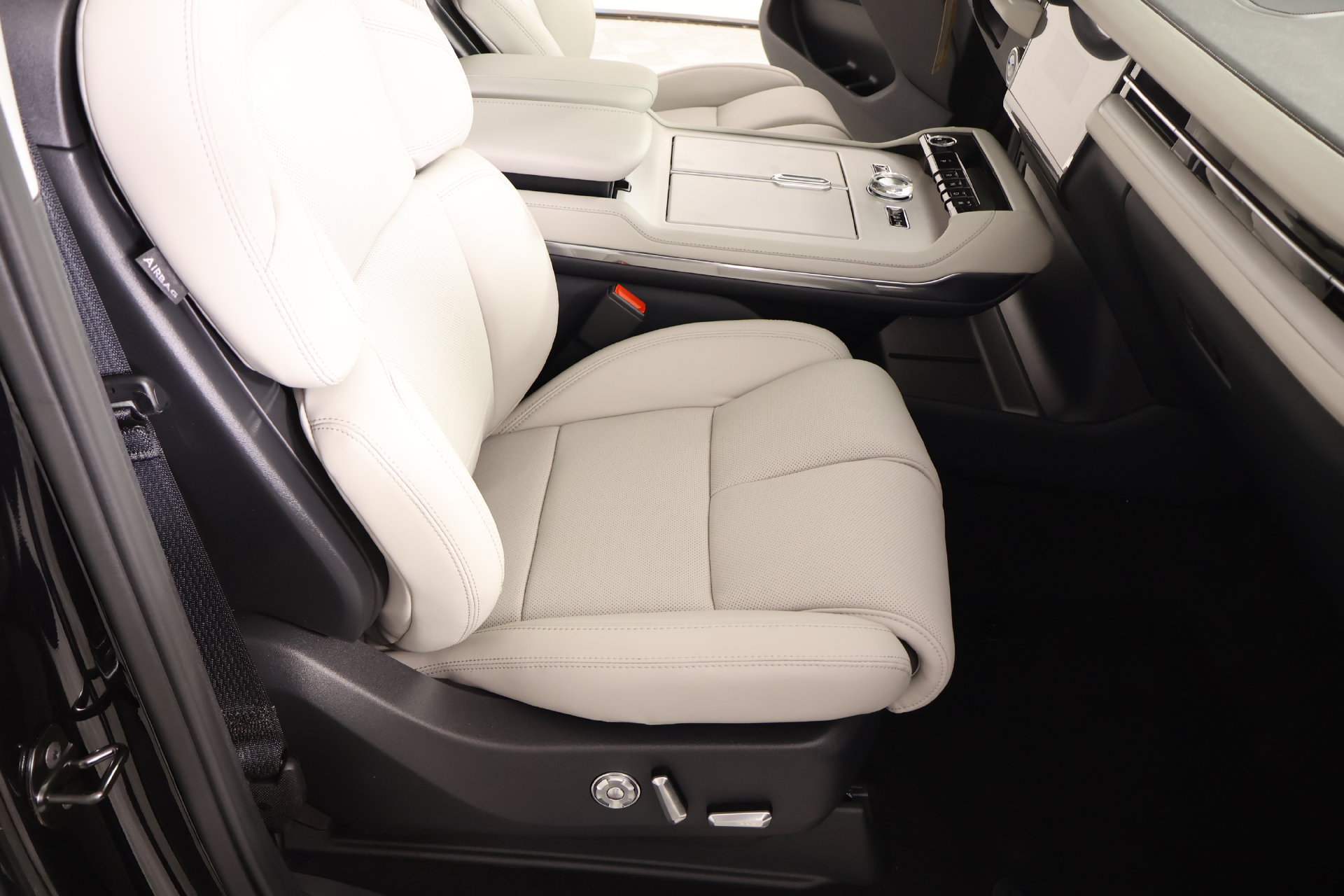New 2026 Lincoln Navigator Premiere AWD/4WD image 14