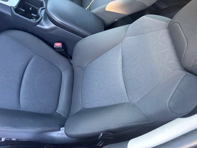 Used 2025 Toyota RAV4 XLE AWD/4WD image 11