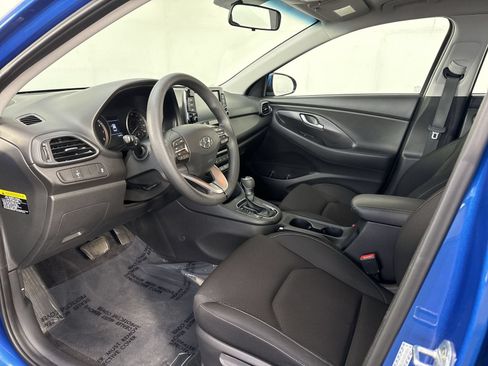 Used 2018 Hyundai Elantra GT FWD image 4