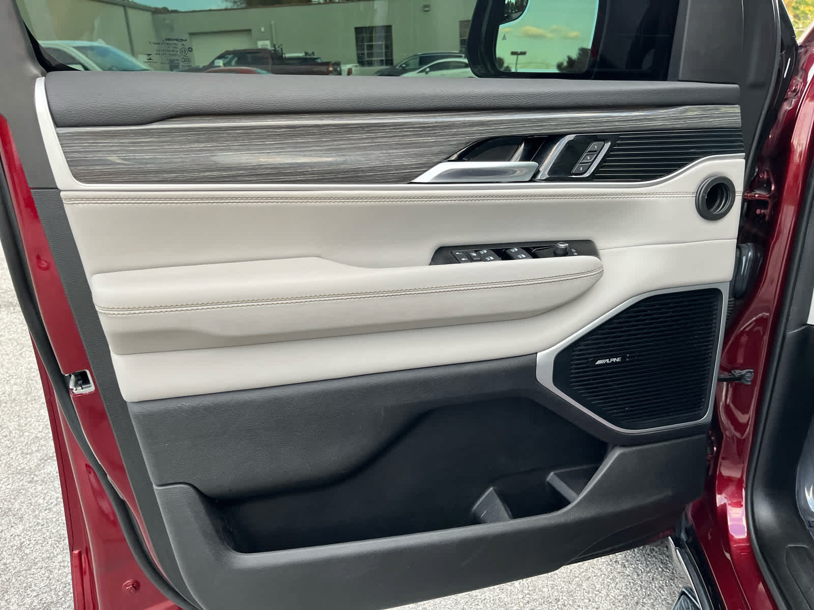 Used 2022 Jeep Wagoneer Series II AWD/4WD image 11