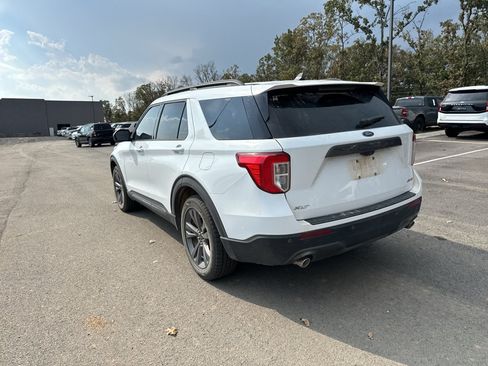 Used 2021 Ford Explorer XLT w/ Equipment Group 202A AWD/4WD image 7