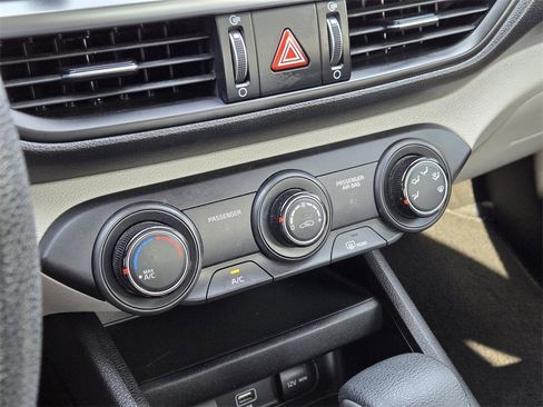 Certified 2022 Kia Forte LXS image 21