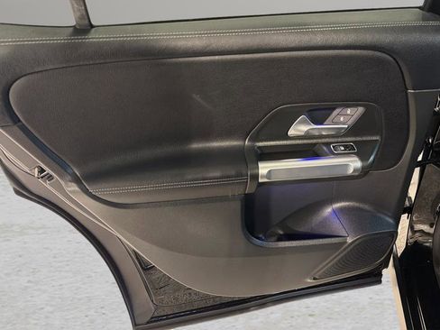 Used 2022 Mercedes-Benz GLB 250 4MATIC image 15