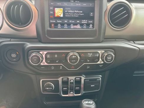 Used 2019 Jeep Wrangler Unlimited Sport S AWD/4WD image 15