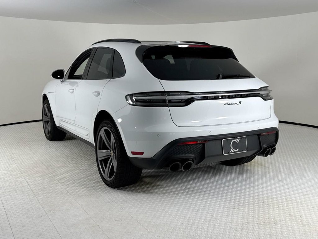 Certified 2024 Porsche Macan S AWD/4WD image 3