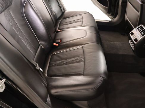 Used 2021 BMW 750i xDrive w/ Executive Package image 16