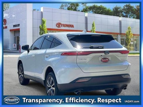 Used 2023 Toyota Venza LE AWD/4WD image 8