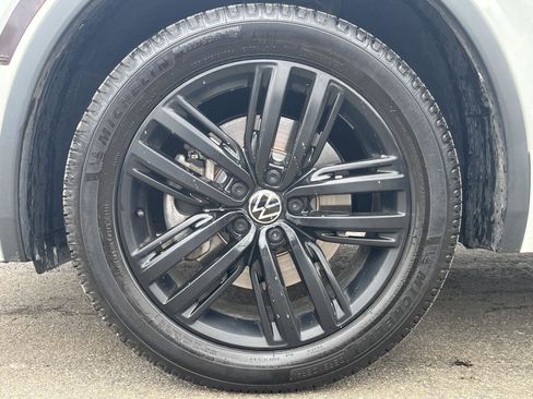 Used 2022 Volkswagen Tiguan SE R-Line image 36