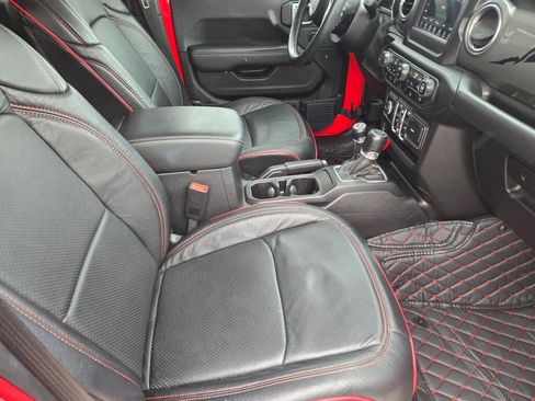 Used 2018 Jeep Wrangler Unlimited Sahara w/ Cold Weather Group image 8