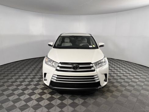 Used 2019 Toyota Highlander XLE image 10