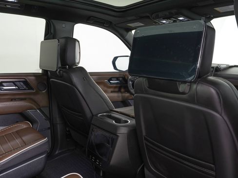 Used 2026 GMC Yukon Denali Ultimate AWD/4WD image 12