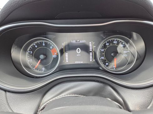 Used 2019 Jeep Cherokee Latitude w/ Cold Weather Group AWD/4WD image 34