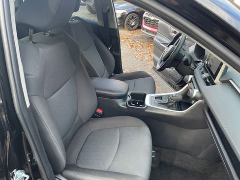 Used 2025 Toyota RAV4 XLE image 32