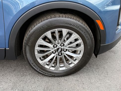 Used 2024 Cadillac XT4 Premium Luxury AWD/4WD image 12